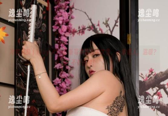冷艳风暴｜Tiny Asa最新写真集里的吹雪，一拳超人，温暖？不存在的！